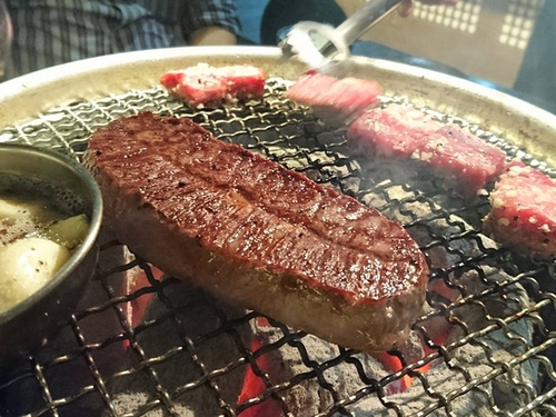 20161015燃二店和牛配紅酒 (19).jpg - 2016年品酒誌