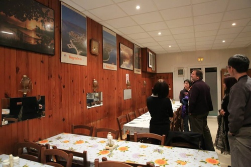 20150207u8b66u5bdfu8207u9ed1u9053u7684u5e97u665au991001.jpg - u9189u98f2u5357u6cd5