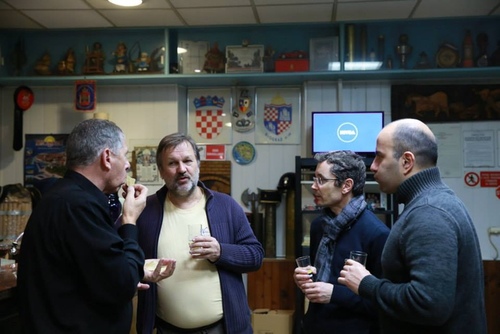 20150207u8b66u5bdfu8207u9ed1u9053u7684u5e97u665au991009.jpg - u9189u98f2u5357u6cd5