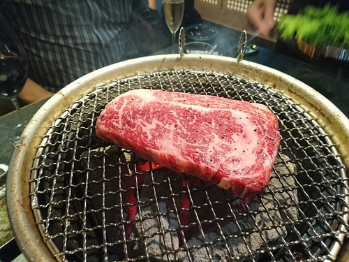 20161015燃二店和牛配紅酒 (28).jpg - 2016年品酒誌