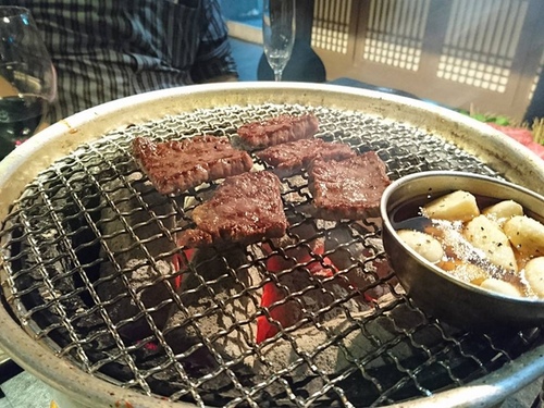 20161015燃二店和牛配紅酒 (15).jpg - 2016年品酒誌